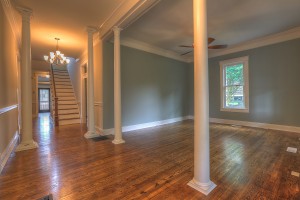 Great entryway! High ceilings! Old South!